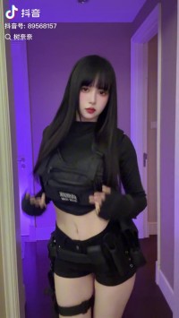 这谁遭得住呀~树奈奈cos美女搜查官：这次 小伞必定是躲不过！
