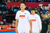 媒体人：周鹏和深圳现在的问题不是输球 而是不敢输球 想法太多了