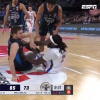 参与打架并拉拽球迷！NBL官方：哈雷尔禁赛3场并罚款3685美元
