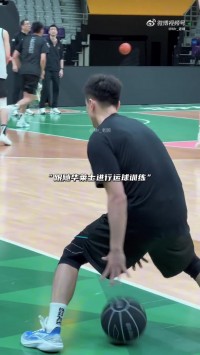 记者：赵继伟上午参加了球队的踩场训练 他将在今晚的比赛中复出