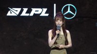 LNG主场女主持泱泱：苏州主场死亡灯光，仍旧盖不住电竞杨超越的魅力！