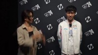 被拉扯麻了！Ashley Kang：我想收回麦克风，knight以为我想碰拳